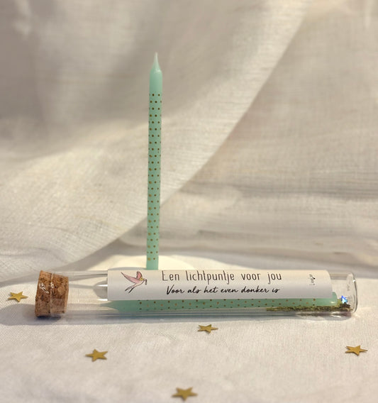 Lichtpuntje in een buisje
Voor als het even donker is