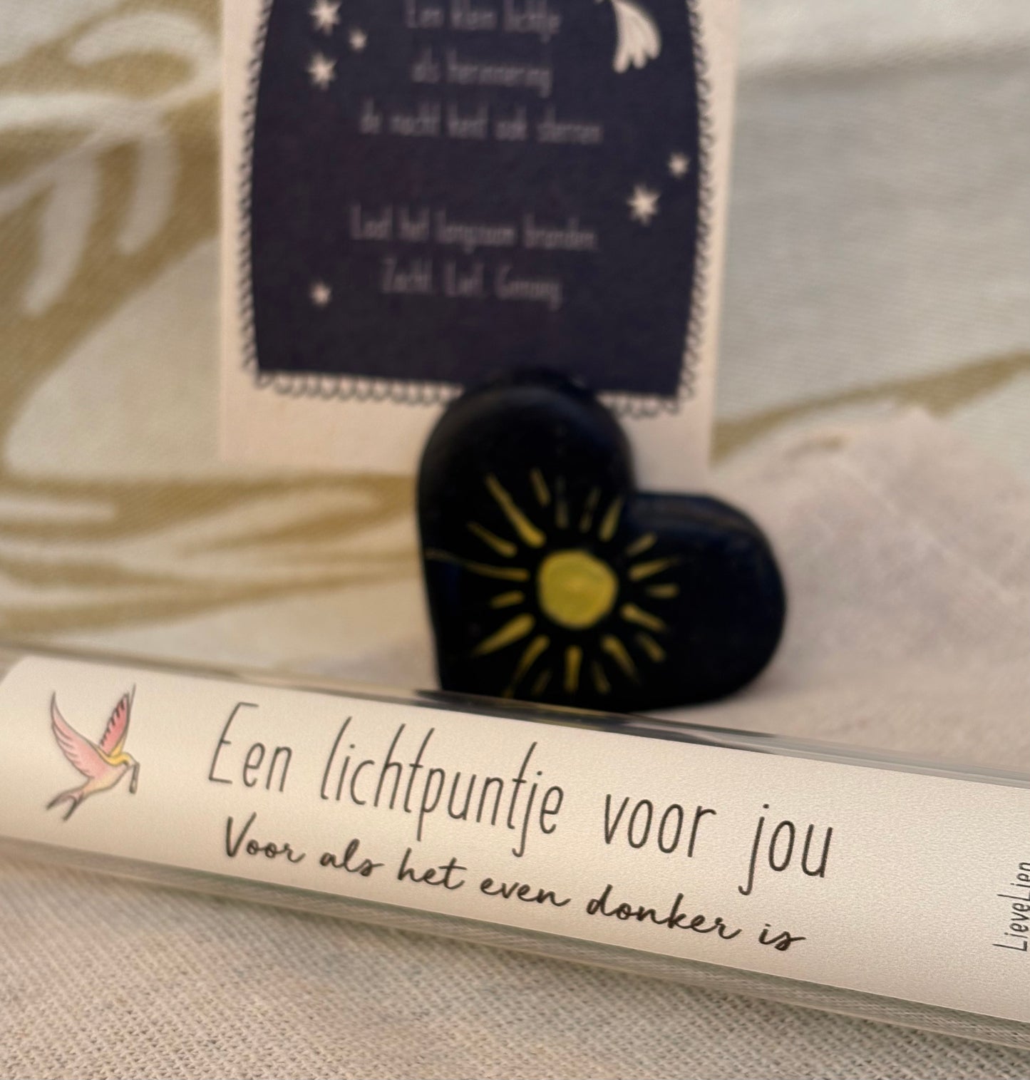 Lichtpuntje in een buisje
Voor als het even donker is